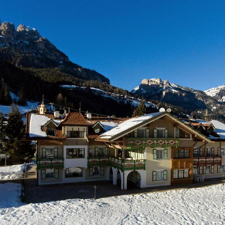 Residence Holiday Pozza di Fassa Eksteriør billede