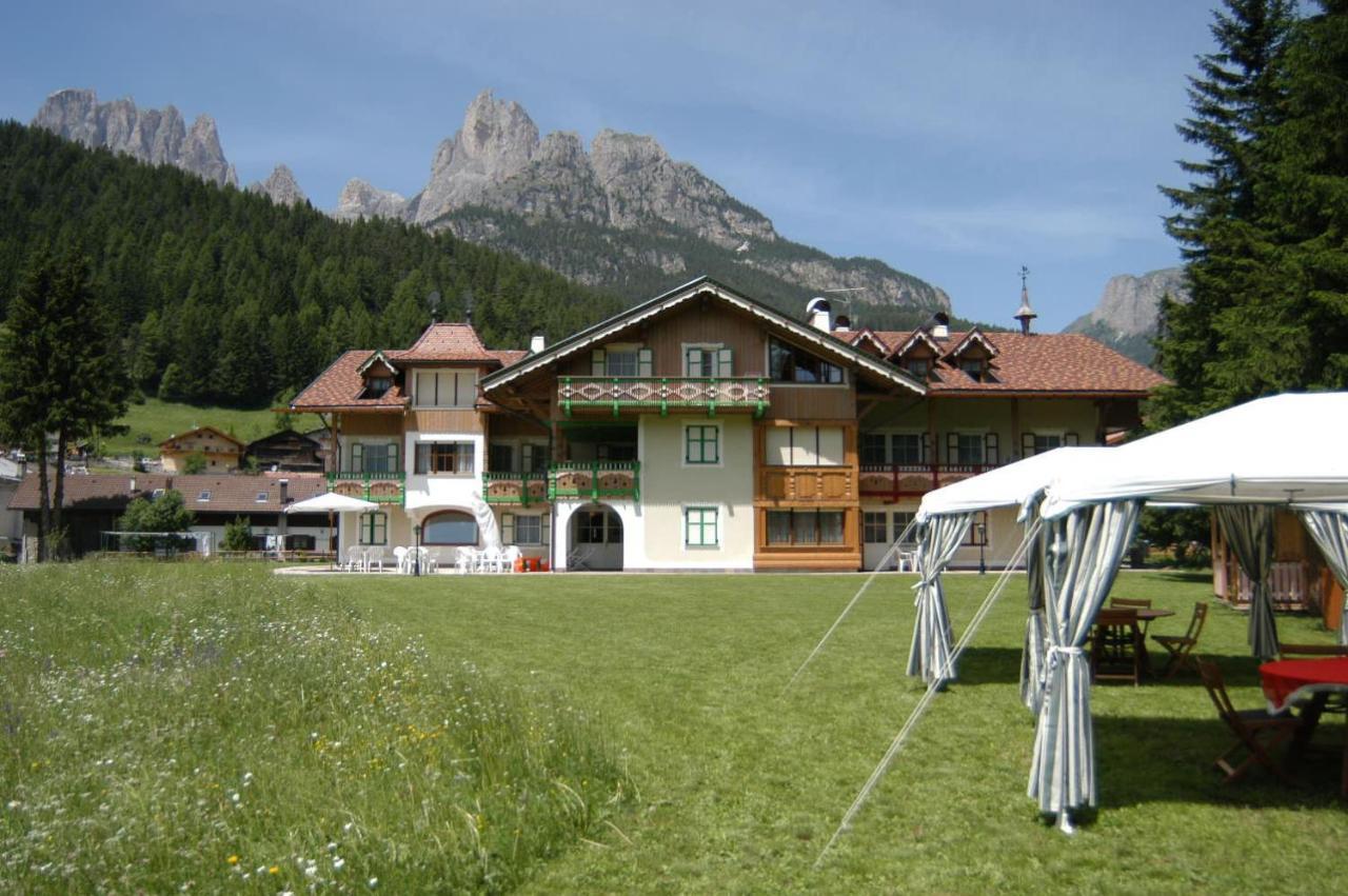 Residence Holiday Pozza di Fassa Eksteriør billede