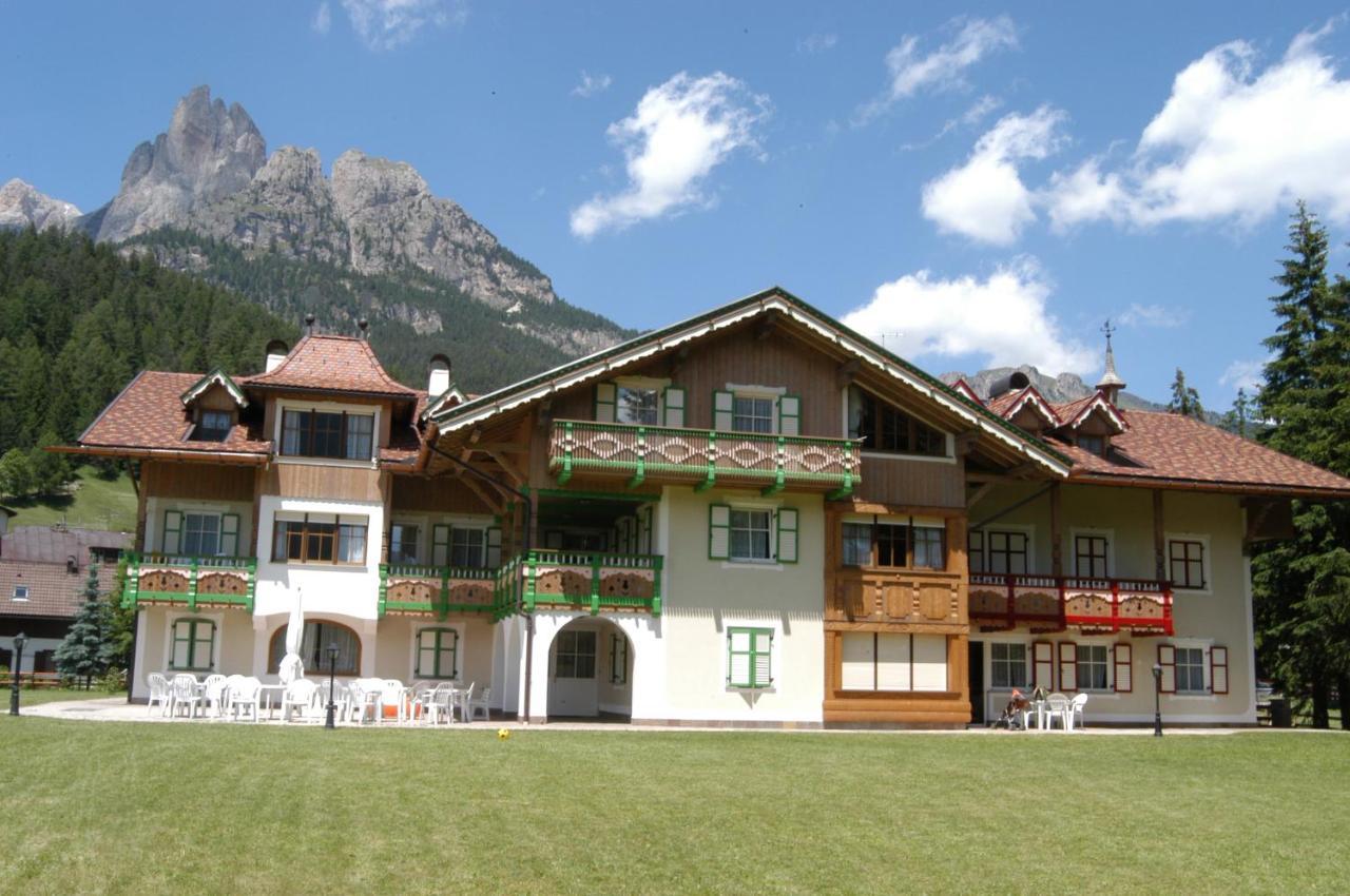 Residence Holiday Pozza di Fassa Eksteriør billede