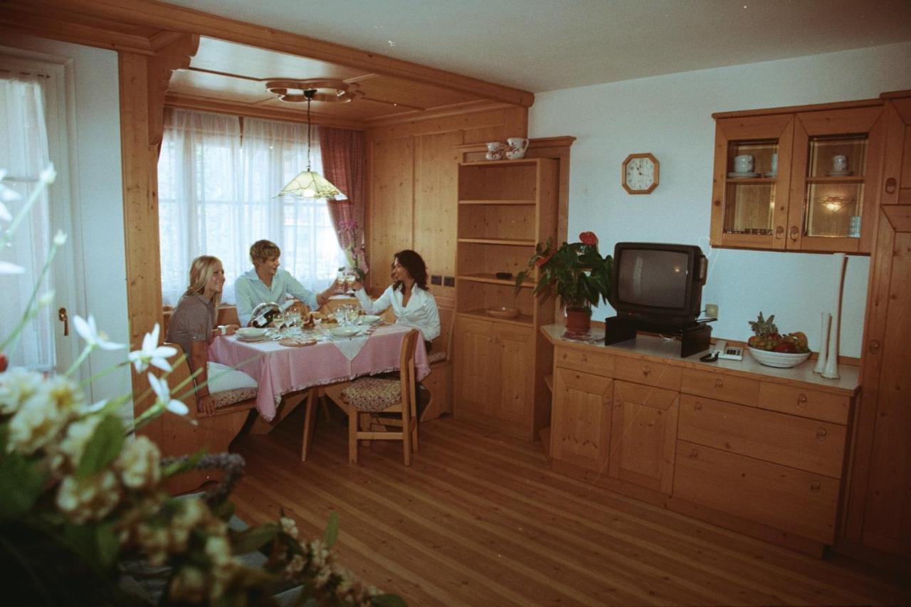 Residence Holiday Pozza di Fassa Eksteriør billede