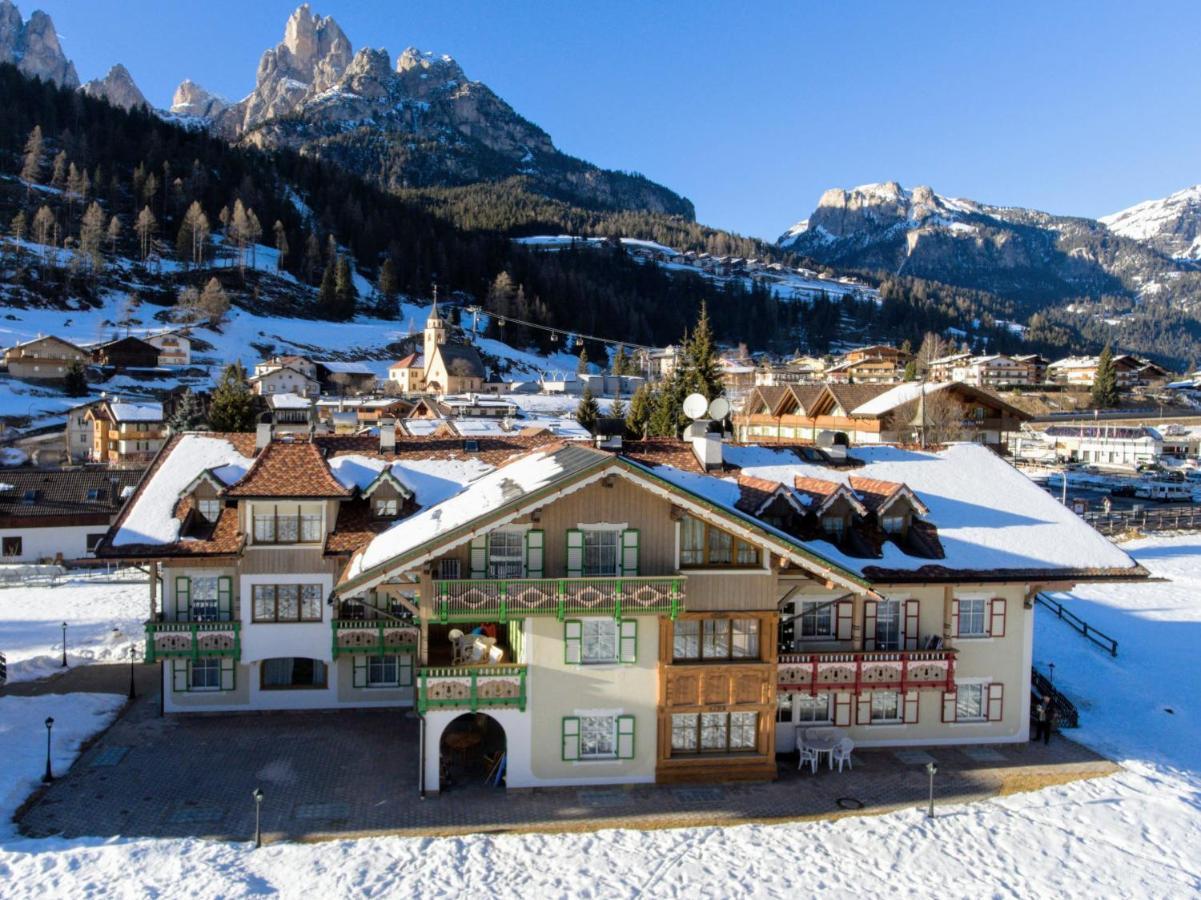 Residence Holiday Pozza di Fassa Eksteriør billede
