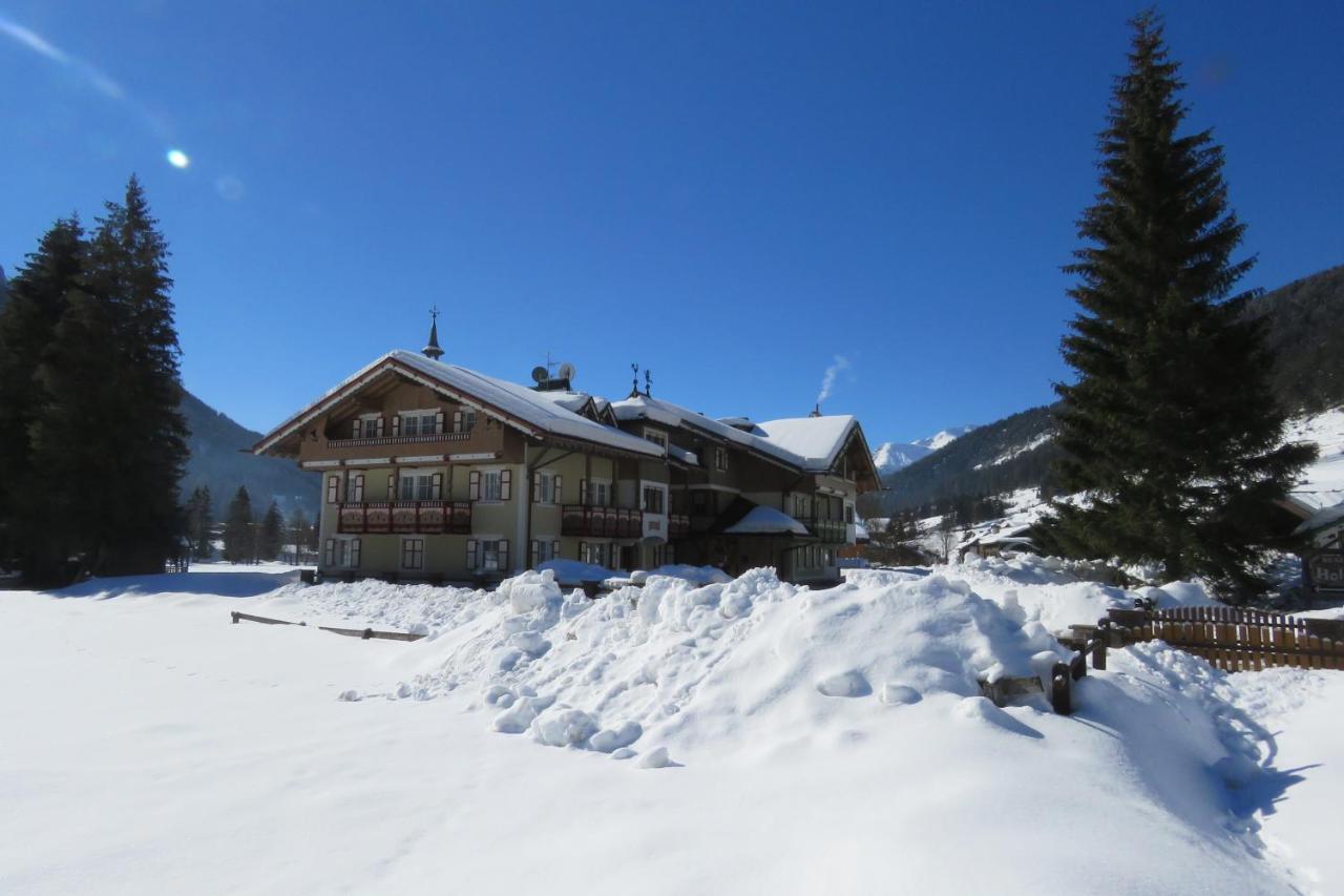 Residence Holiday Pozza di Fassa Eksteriør billede